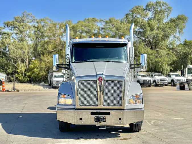 2022 KENWORTH T880