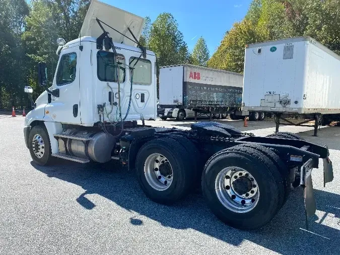 2017 Freightliner X12564ST