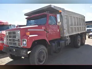1999 INTERNATIONAL S2500