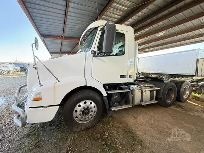 2014 VOLVO VNM64T2009e1888530aa55f530331fa0ad138c75f