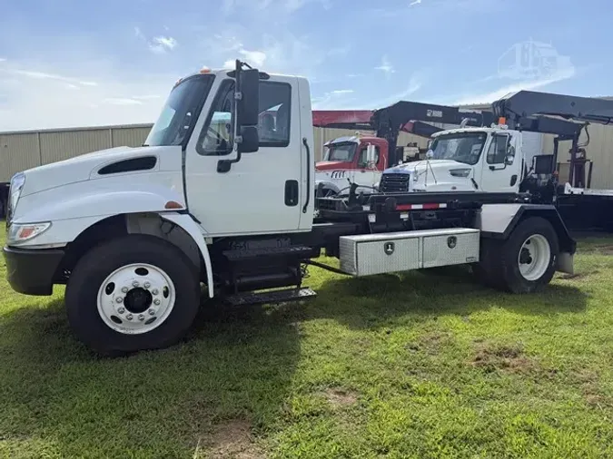 2002 INTERNATIONAL DURASTAR 4400