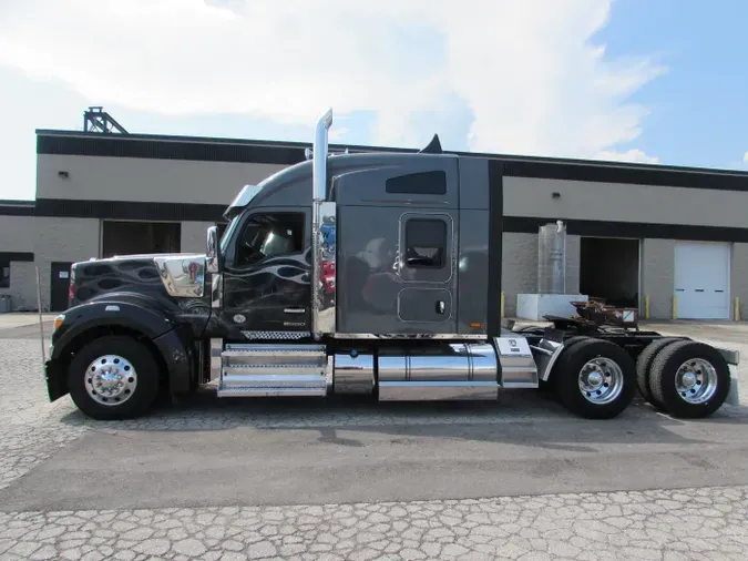 2024 Kenworth W990
