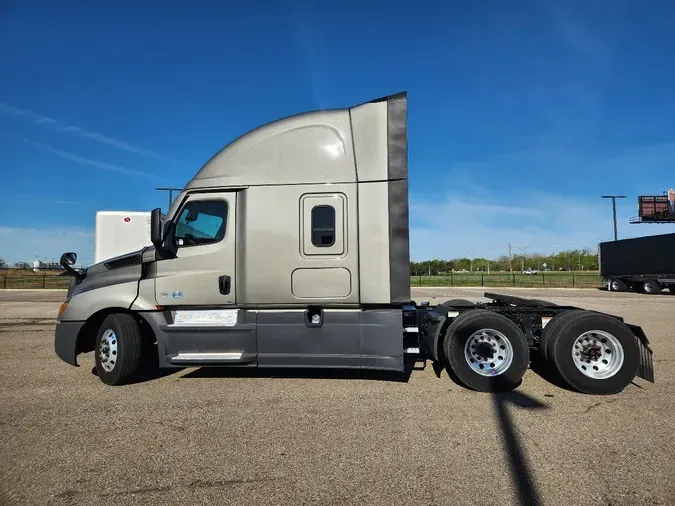 2025 FREIGHTLINER Cascadia 126