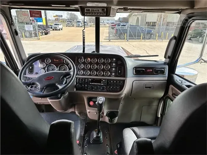 2022 PETERBILT 389