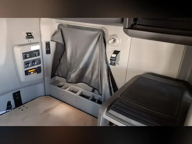 2020 NAVISTAR INTERNATIONAL LT625 SLPR CAB