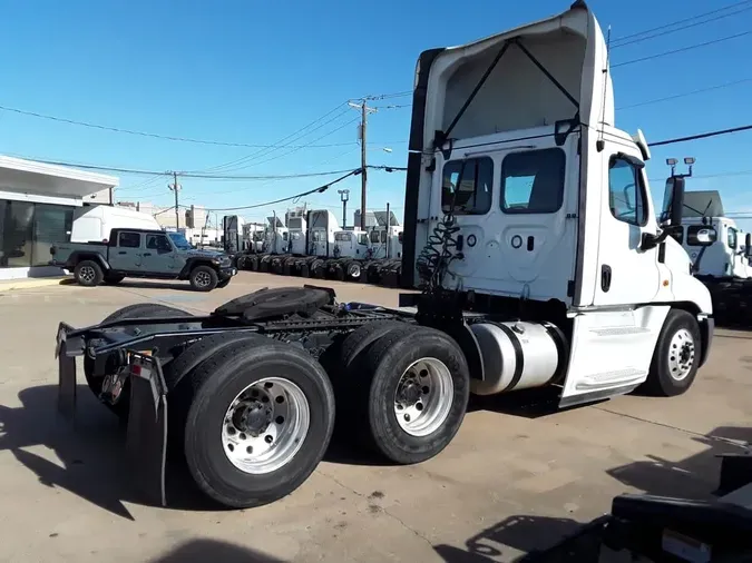 2019 FREIGHTLINER/MERCEDES CASCADIA 1259e2f933aba2783384f6853d02dac15e6