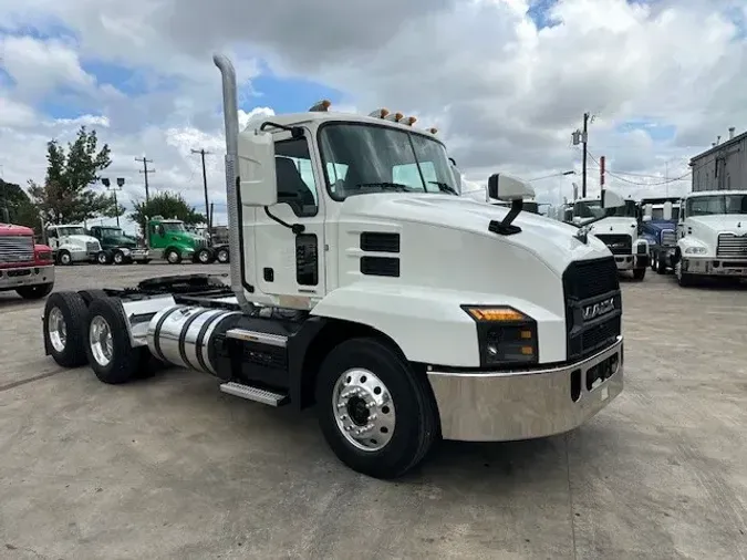 2022 MACK AN64T