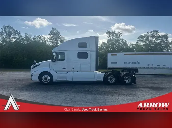 2021 VOLVO VNL860
