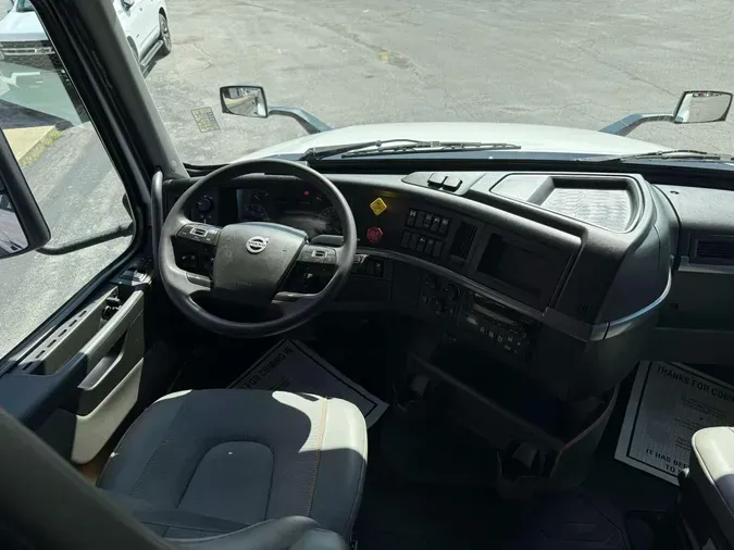 2023 VOLVO VNL64T760