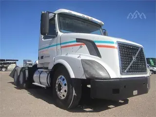 2005 VOLVO VNL64T300