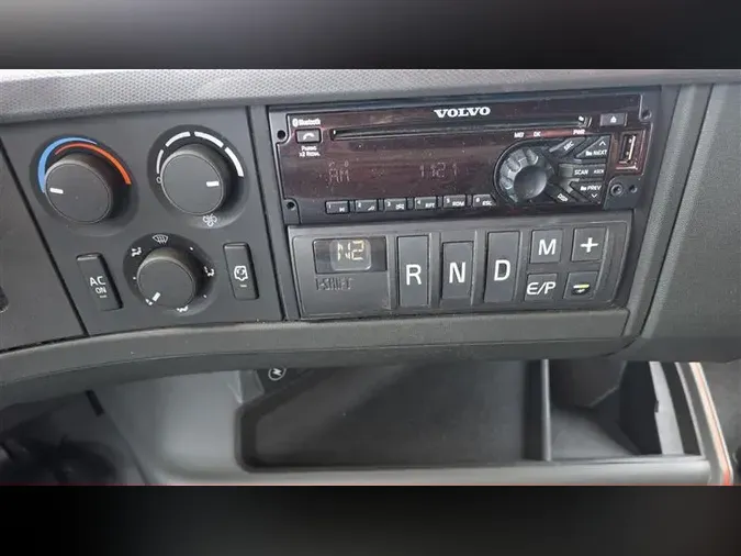 2021 VOLVO VNL860