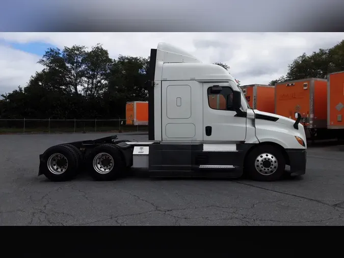 2021 Freightliner Cascadia 126