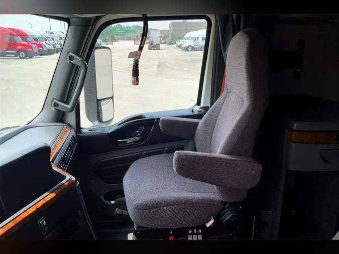 2022 INT LT625 6x4