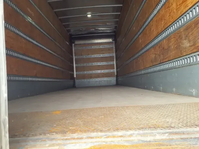 2018 FREIGHTLINER HINO 338
