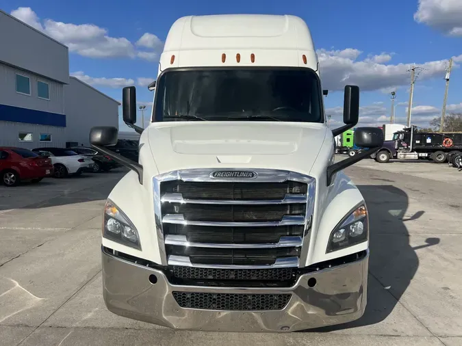 2020 Freightliner Cascadia 126