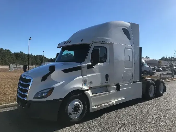 2018 Freightliner T12664ST