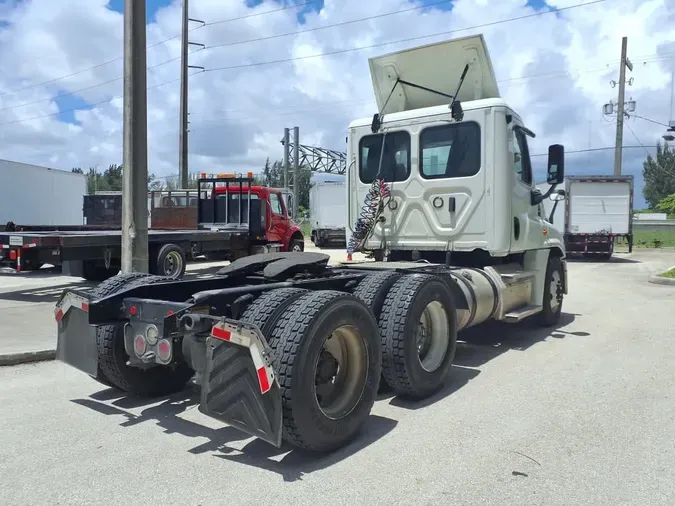 2020 FREIGHTLINER/MERCEDES CASCADIA 1259e5022e9f71fe6fe732ef1ab5e78d090