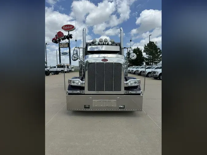 2021 Peterbilt 389