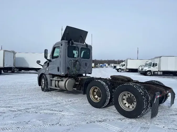 2018 Freightliner T12664ST