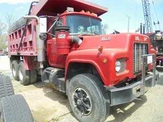 1989 MACK RD690S