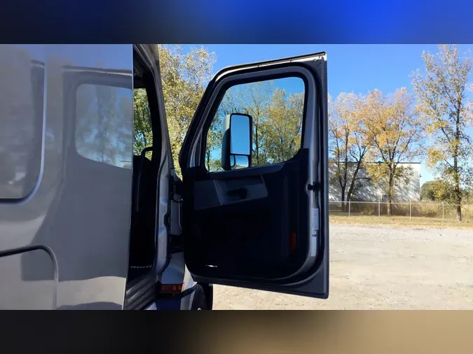 2021 Freightliner Cascadia 126