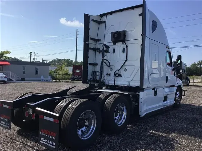 2021 FREIGHTLINER CA126