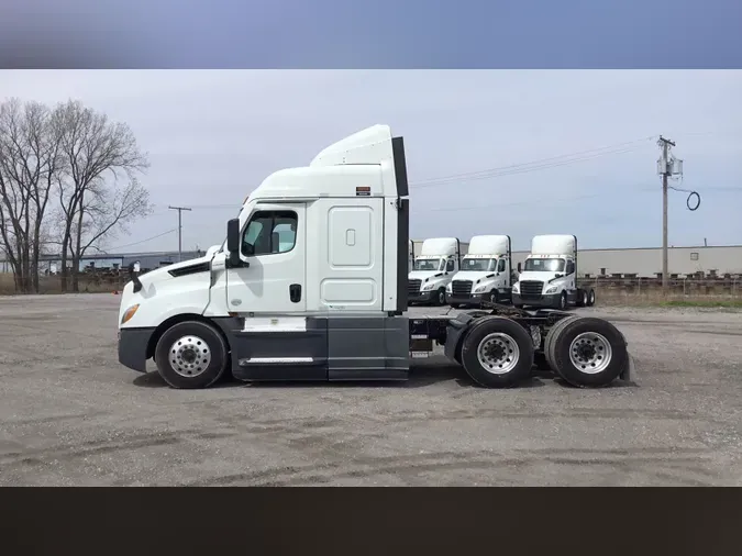 2021 Freightliner Cascadia 126