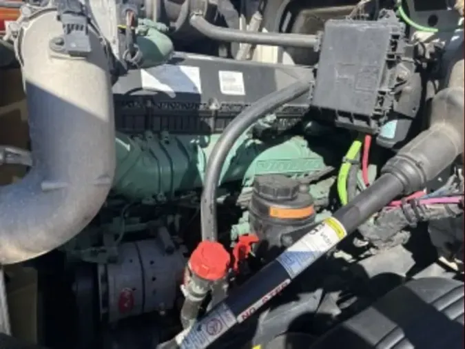 2020 VOLVO VNR64T-640