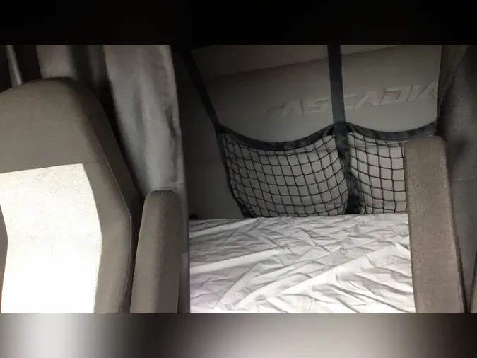 2021 Freightliner Cascadia 126