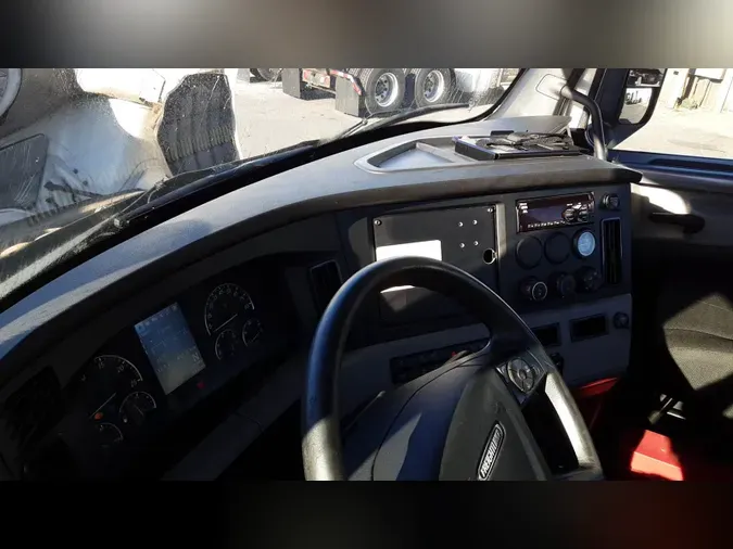 2020 Freightliner Cascadia 126