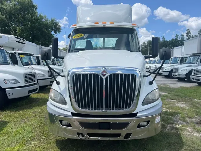 2019 NAVISTAR INTERNATIONAL RH613 DAYCAB S/A