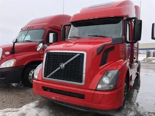 2016 VOLVO VNL780