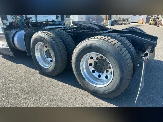 2019 Freightliner Cascadia 126