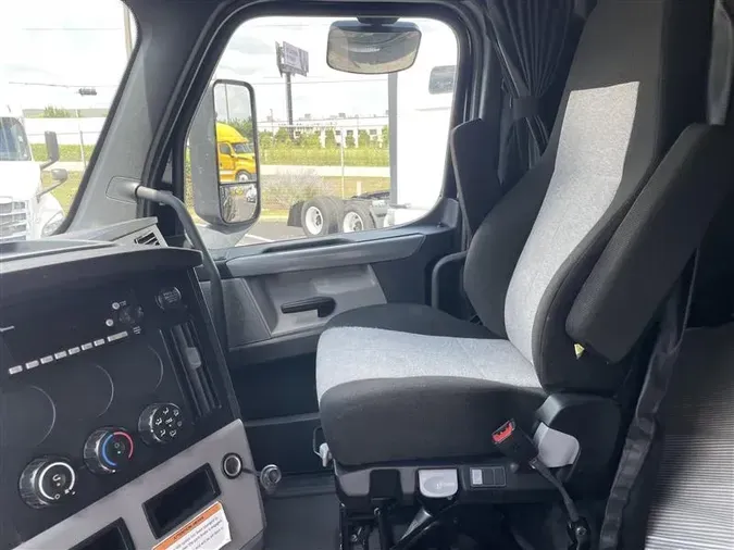 2022 FREIGHTLINER CA126