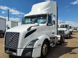 2020 VOLVO VNL62T300