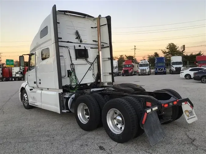 2021 VOLVO VNL64T760