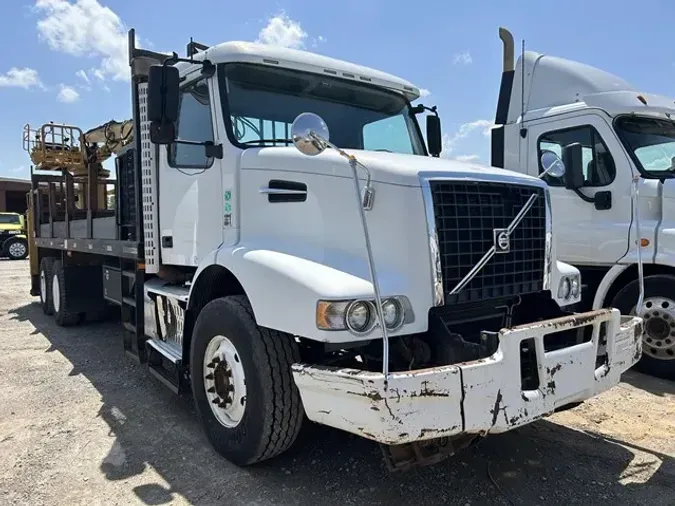 2012 VOLVO VHD64B200