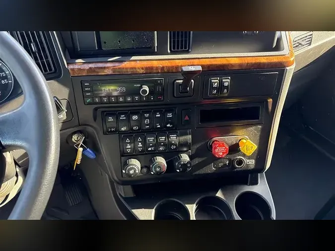 2022 INTERNATIONAL LT