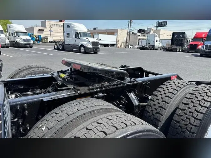 2020 VOLVO VNR640