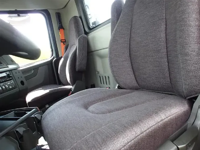 2024 VOLVO VNR62T300