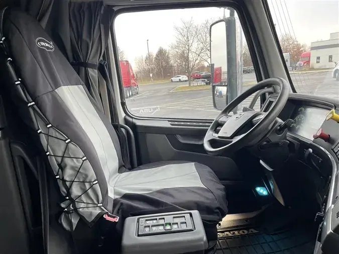 2019 VOLVO VNL760