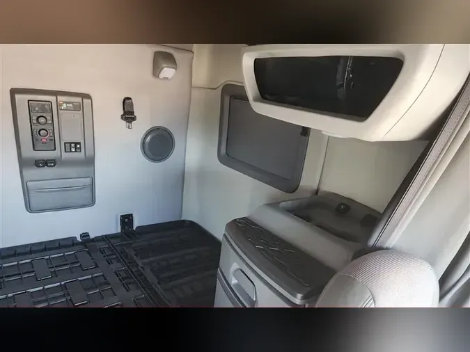 2022 VOLVO VNL7609e8e91fca326a45aee1d6cf882b0935e