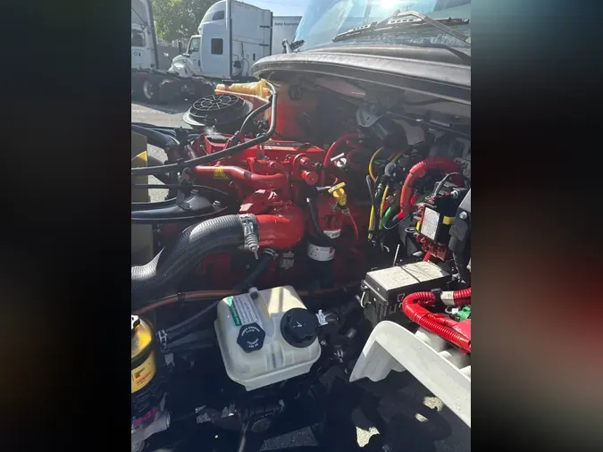 2018 FREIGHTLINER/MERCEDES M2 106