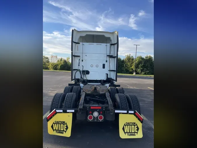 2022 International LT625