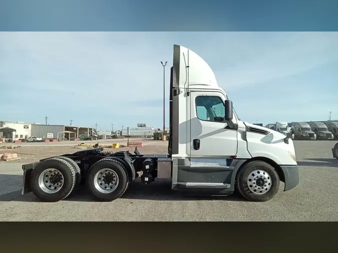 2020 Freightliner Cascadia 126
