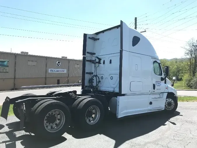 2019 Freightliner X12564ST