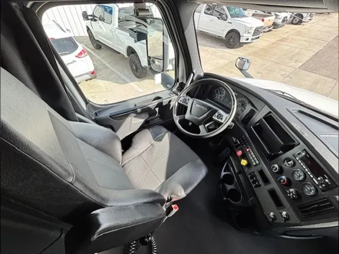 2023 Freightliner Cascadia 126