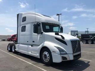 2023 VOLVO VNL64T860