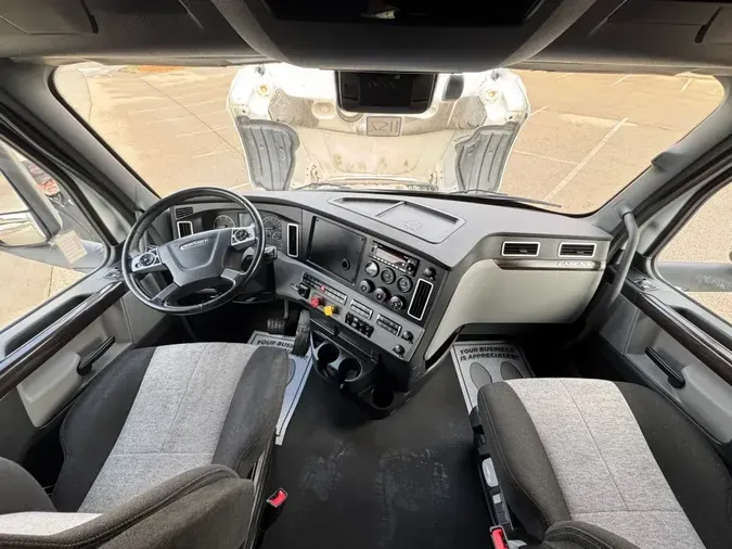 2022 FREIGHTLINER Cascadia 126