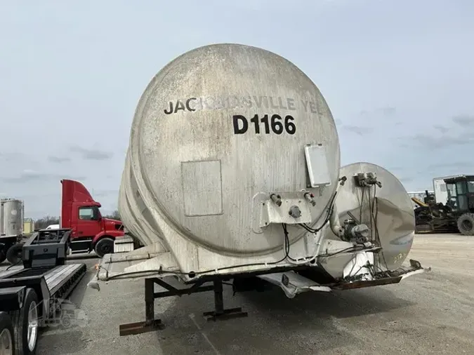 1979 FRUEHAUF 8000 GALLON